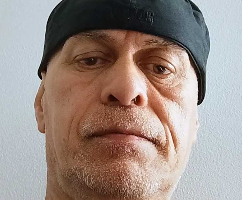 MARK D TIMU (64), $440, Non-smoker, Have children, and No pets