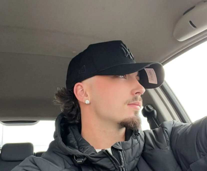 Jeremiah (21), $420, Non-smoker, No pets, and No children