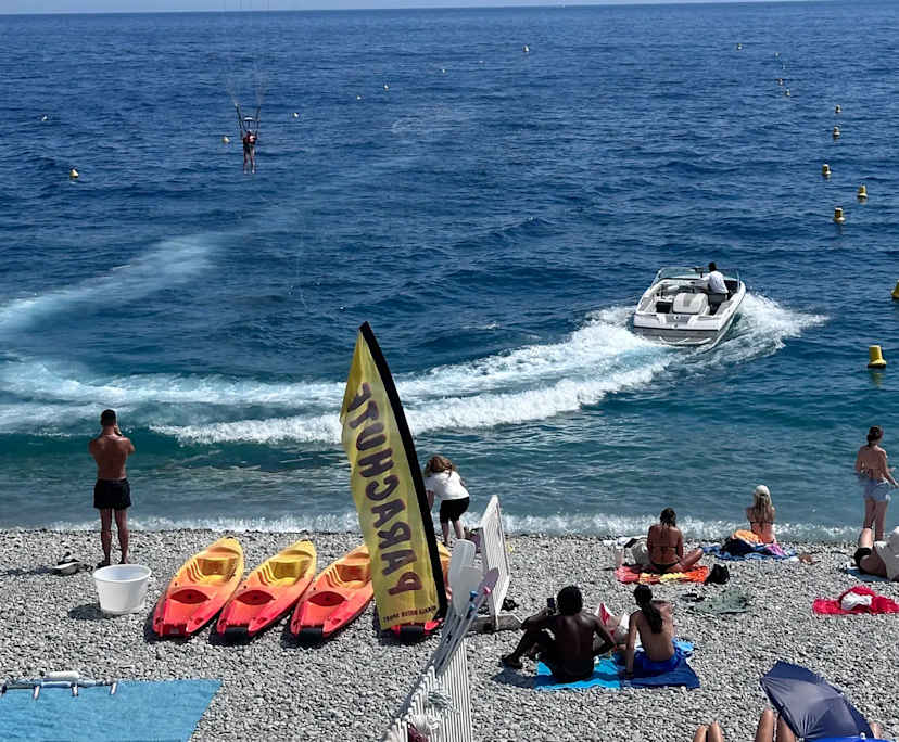 Chloe (27), $350, Non-smoker, No pets, and No children