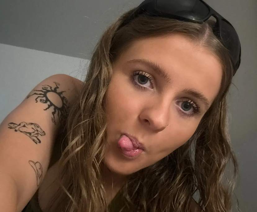 Charlotte (23), $350, Non-smoker, No pets, and No children