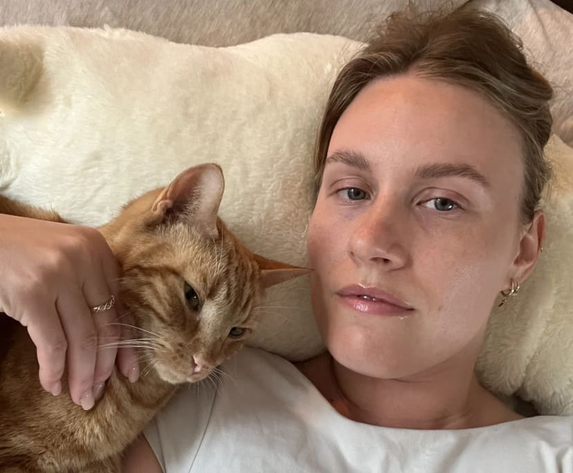 Lauren (31), $150, Have pets, Non-smoker, and No children