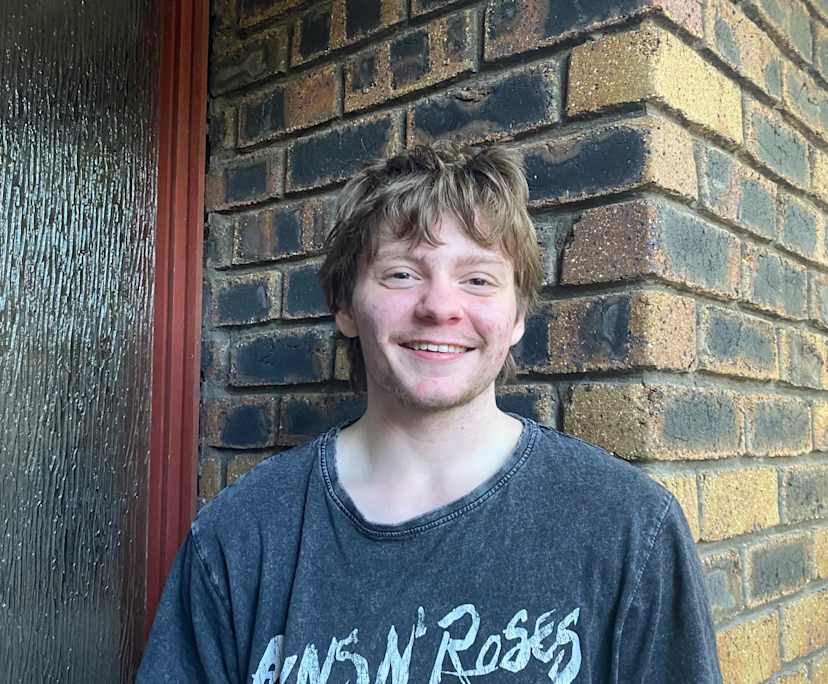 Alister (20), $300, LGBTQIA+, Smoker, No pets, and No children