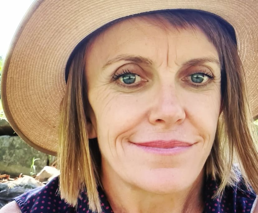 Petra (46), $400, Non-smoker, Have pets, and No children