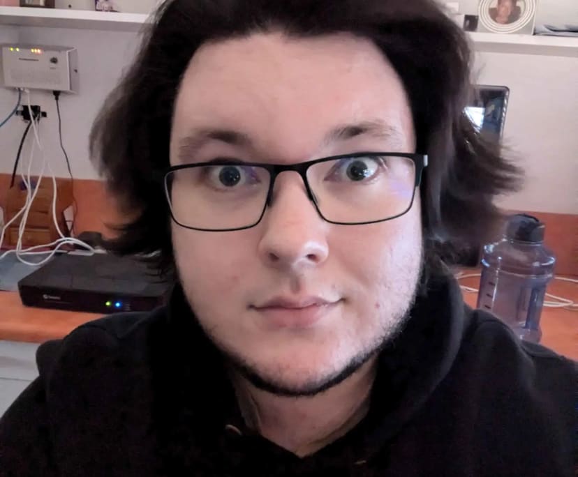 Oliver (24), $300, Non-smoker, No pets, and No children