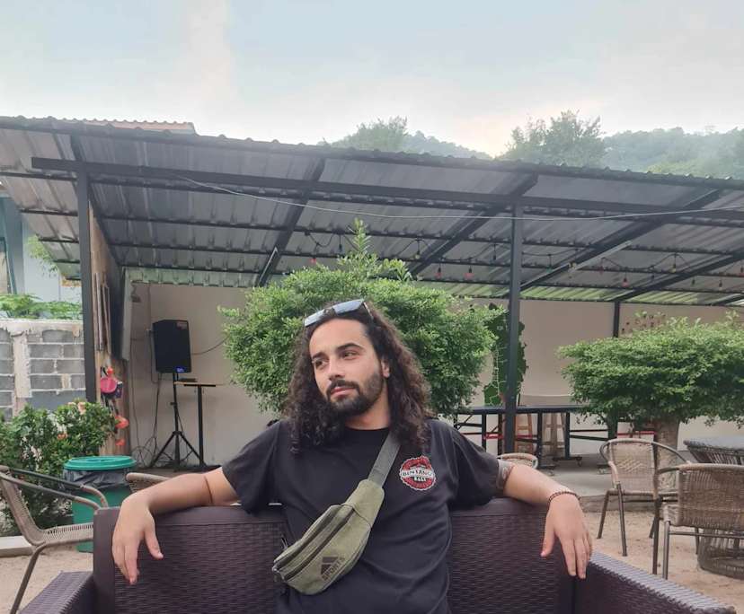 Paris (28), $450, Non-smoker, No pets, and No children