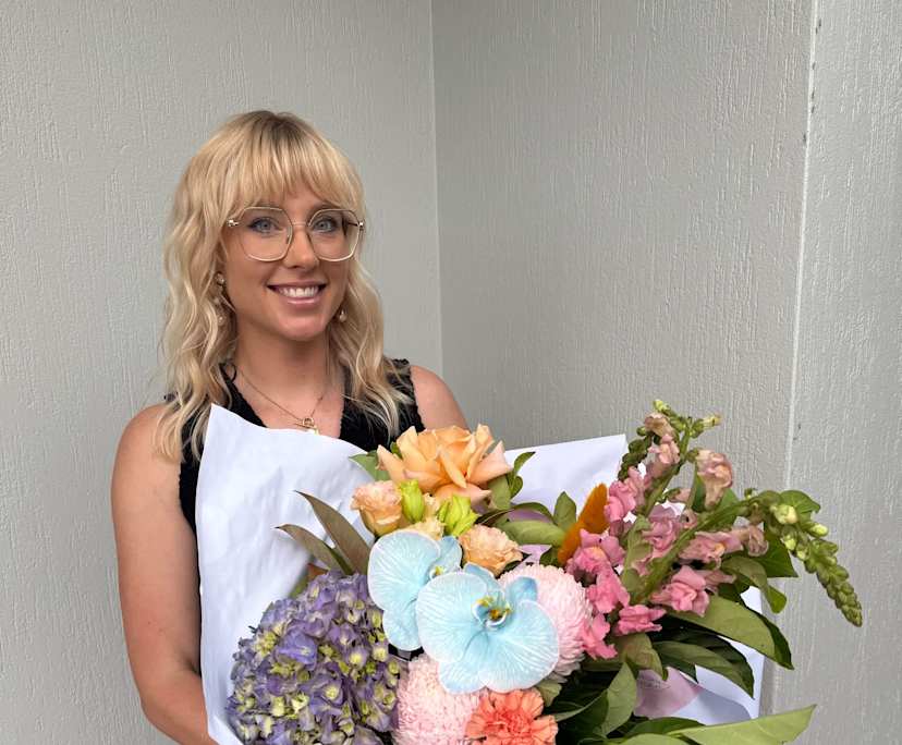 Jacqui (33), $300, Non-smoker, Have pets, and No children