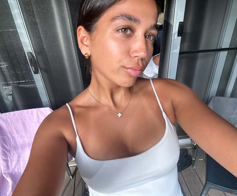 Sophia (20), $400, Non-smoker, No pets, and No children