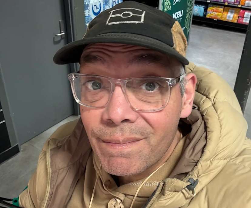 Alfie (42), $350, LGBTQIA+, Non-smoker, No pets, and No children