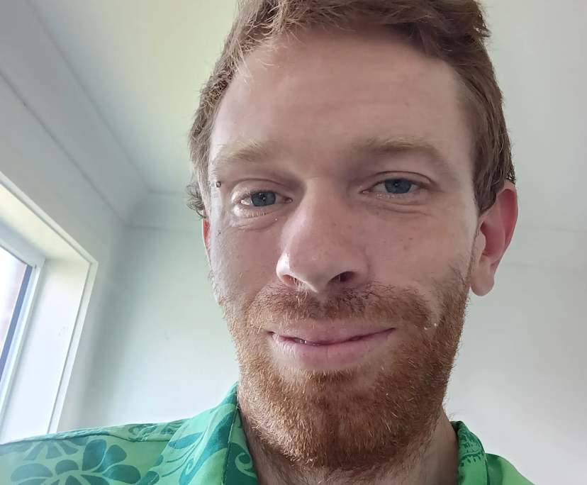 Thomas (34), $300, No children, Non-smoker, and No pets