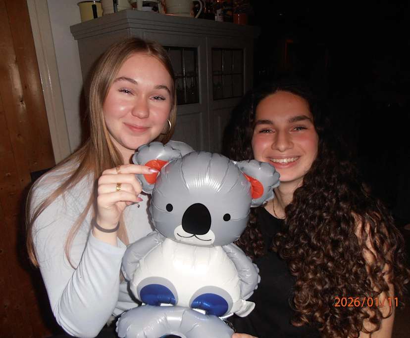 Sophie (19) and Leia (19), $600, 