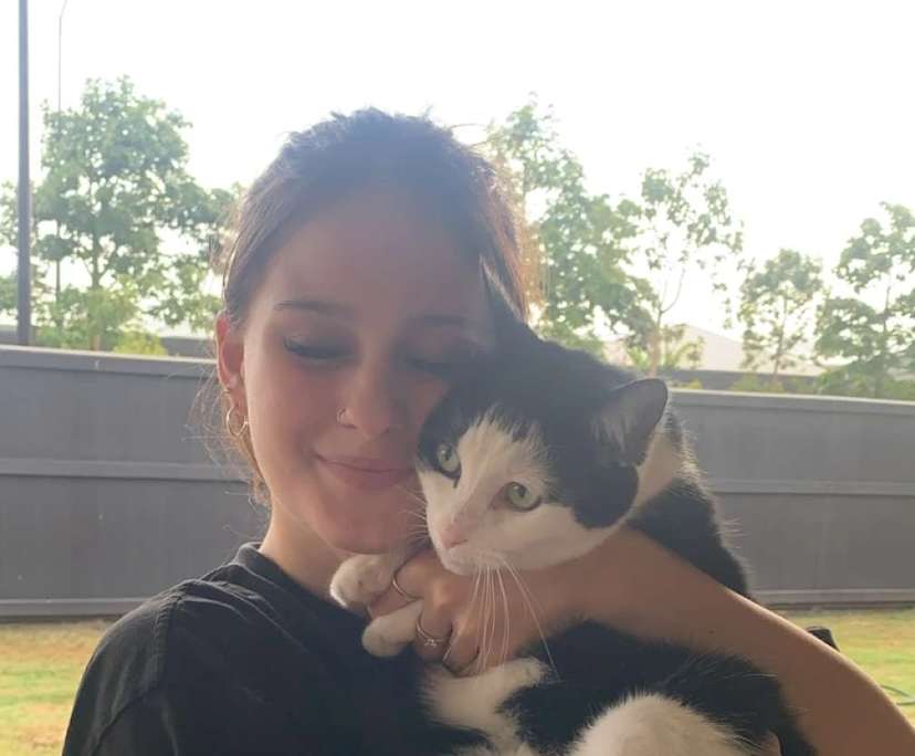 Taylor (18), $350, Have pets, Smoker, and No children