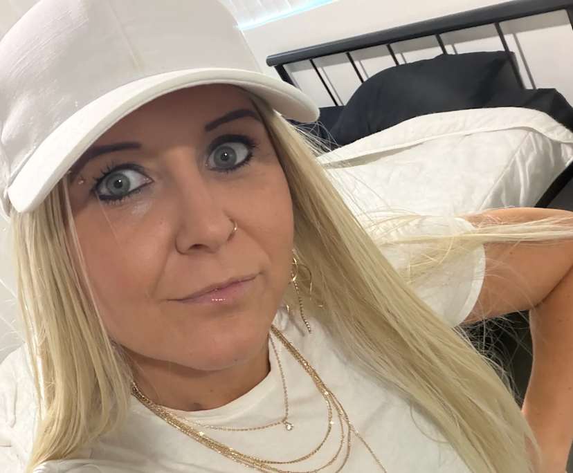 Shvon (36), $200, Non-smoker, No pets, and No children