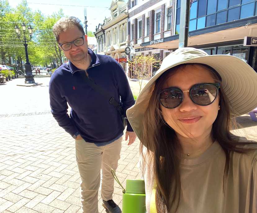 Alex (31) and Lara (29), $700, 