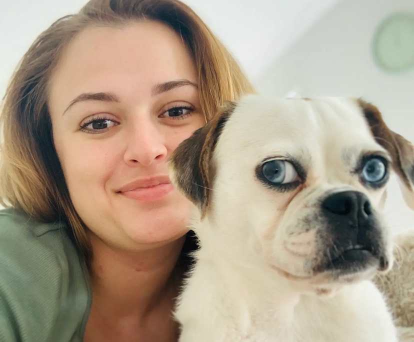 Michelle (28), $450, Have pets, LGBTQIA+, Non-smoker, and No children