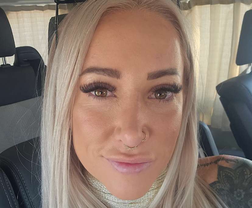 Alyssa (38), $400, Have pets, Non-smoker, and No children