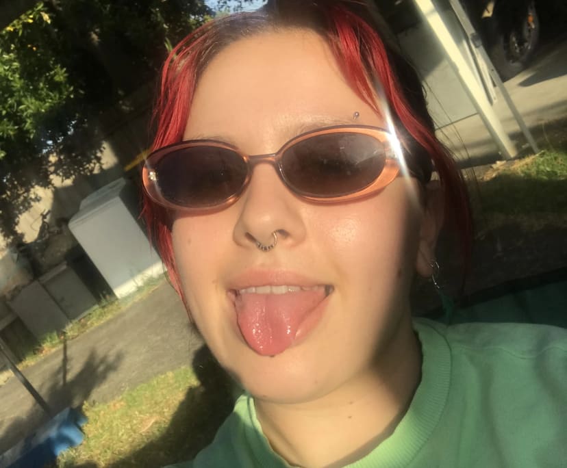 Holly (25), $180, Non-smoker, No pets, and No children