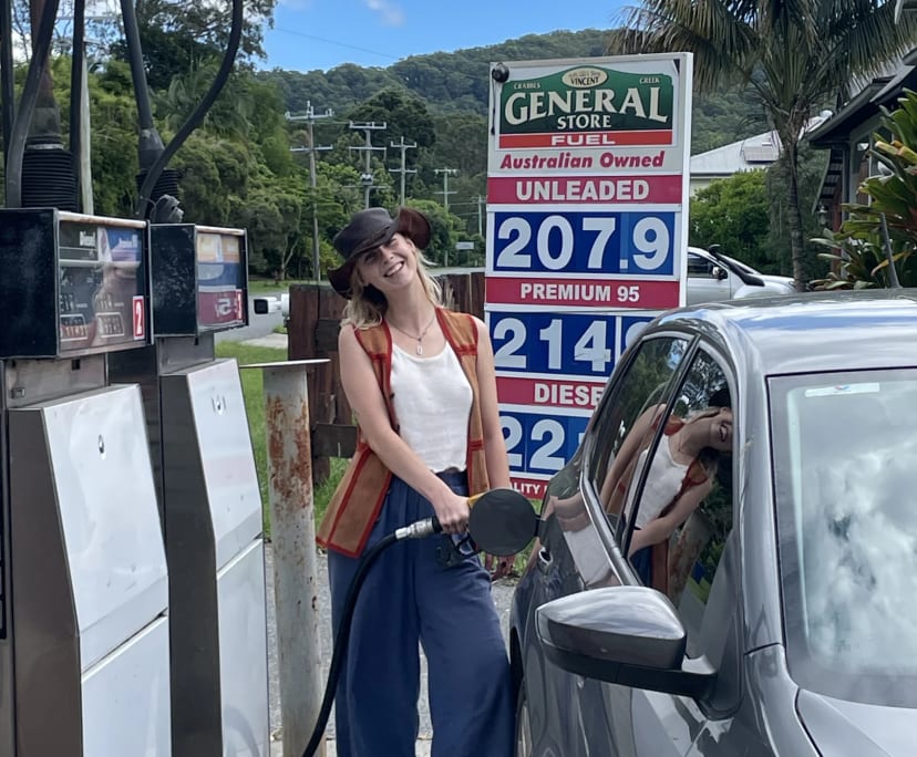 Lillian (28), $250, Non-smoker, LGBTQIA+, No pets, and No children