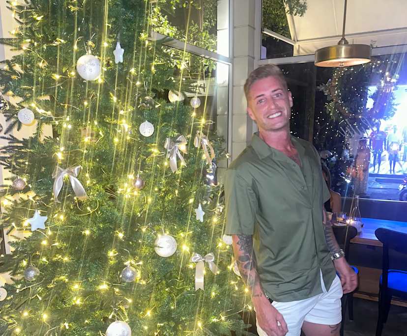 Matthew (30), $400, Non-smoker, No pets, and No children