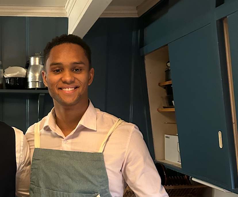 Simen (22), $300, Non-smoker, No pets, and No children