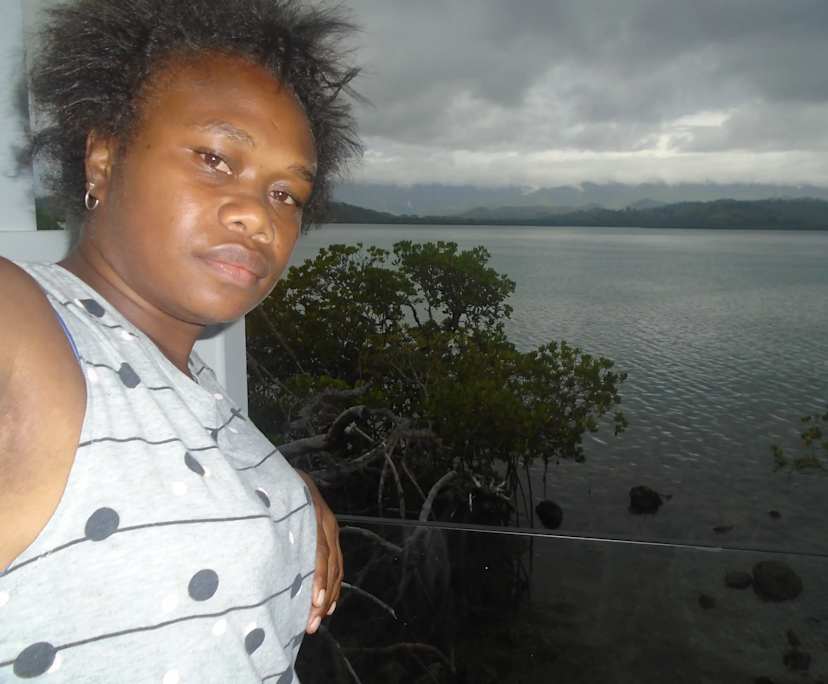 Lanieth (33), $300, Have pets, No pets, Non-smoker, and Have children