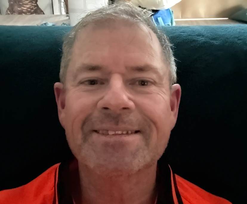 Stephen (57), $300, No children, Non-smoker, and No pets