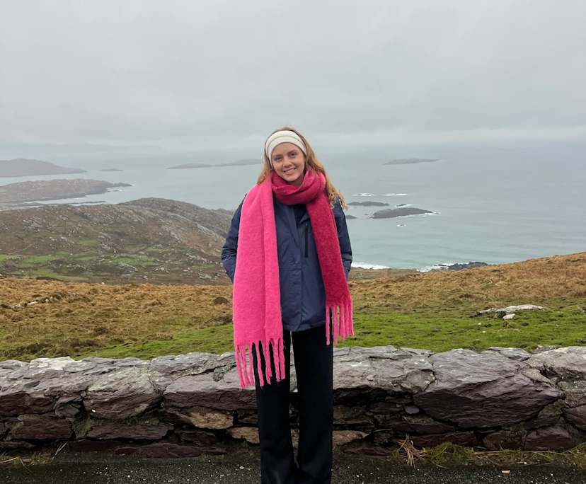 Moyra (25), $300, Non-smoker, No pets, and No children