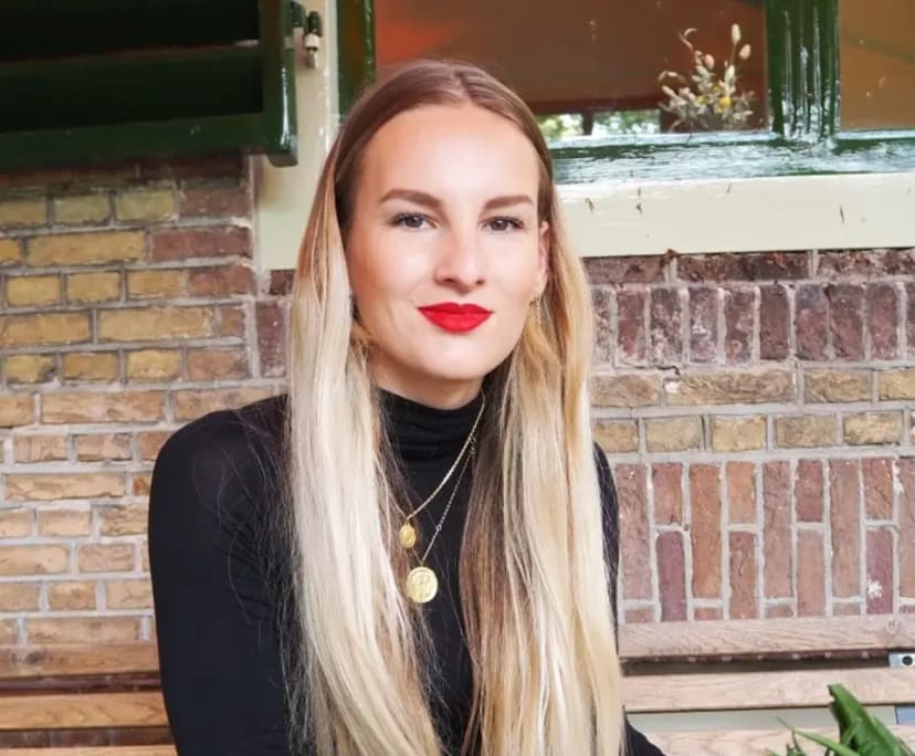 Sophie (28), $400, Non-smoker, No pets, and No children