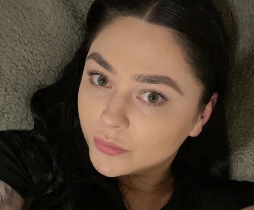 Nikki (27), $250, Non-smoker, No pets, and No children