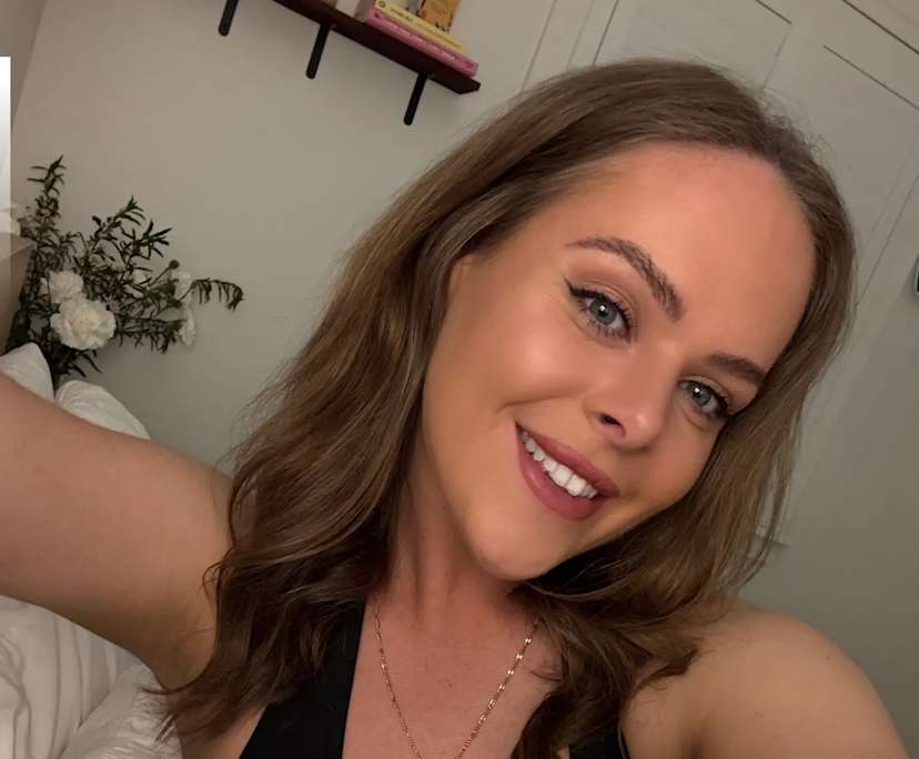 Sarah (27), $350, Non-smoker, No pets, and No children