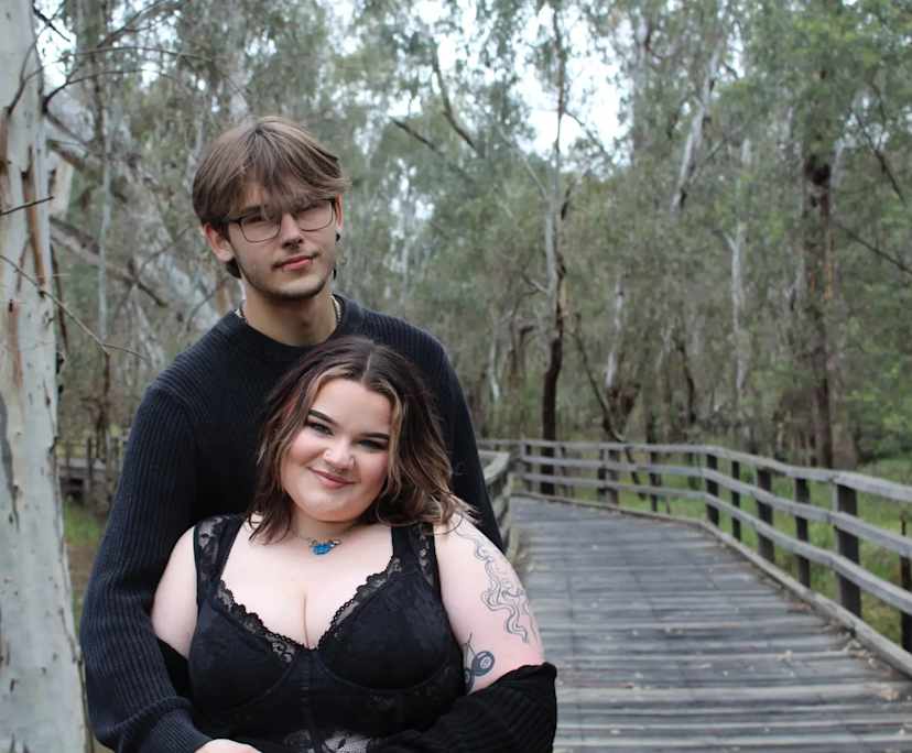 Amanda (20) and Jordin (20), $325, Non-smoker, No pets, and No children