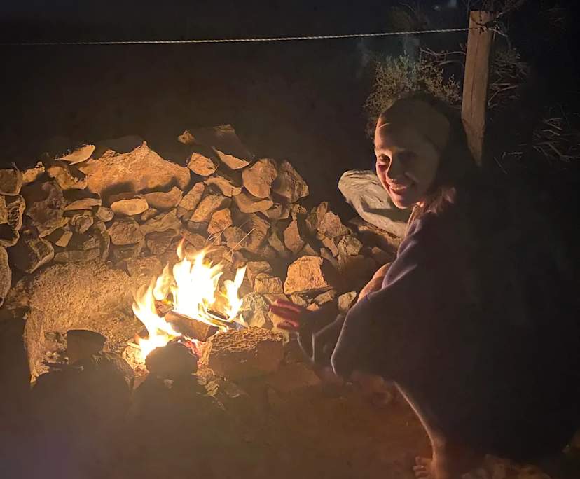 Neesha (24), $200, Have pets, Non-smoker, and No children