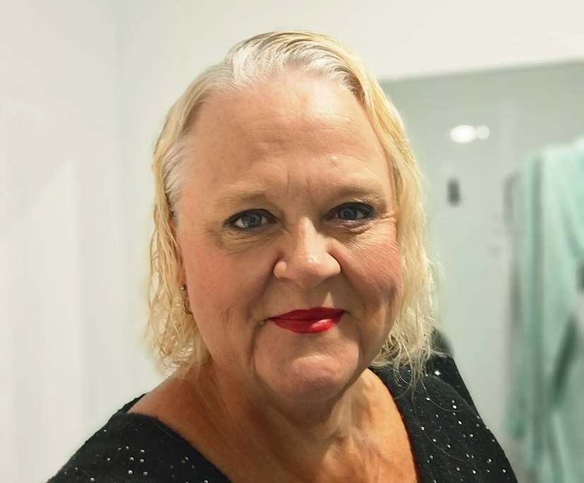 Julie Knight (52), $200, Non-smoker, No pets, and No children