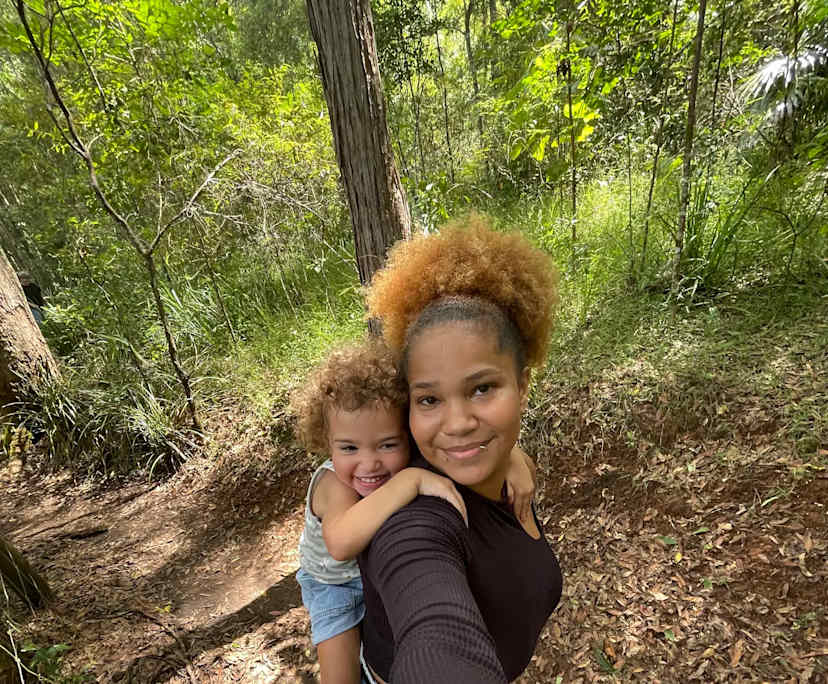 Tara (23), $400, Have pets, Non-smoker, and Have children