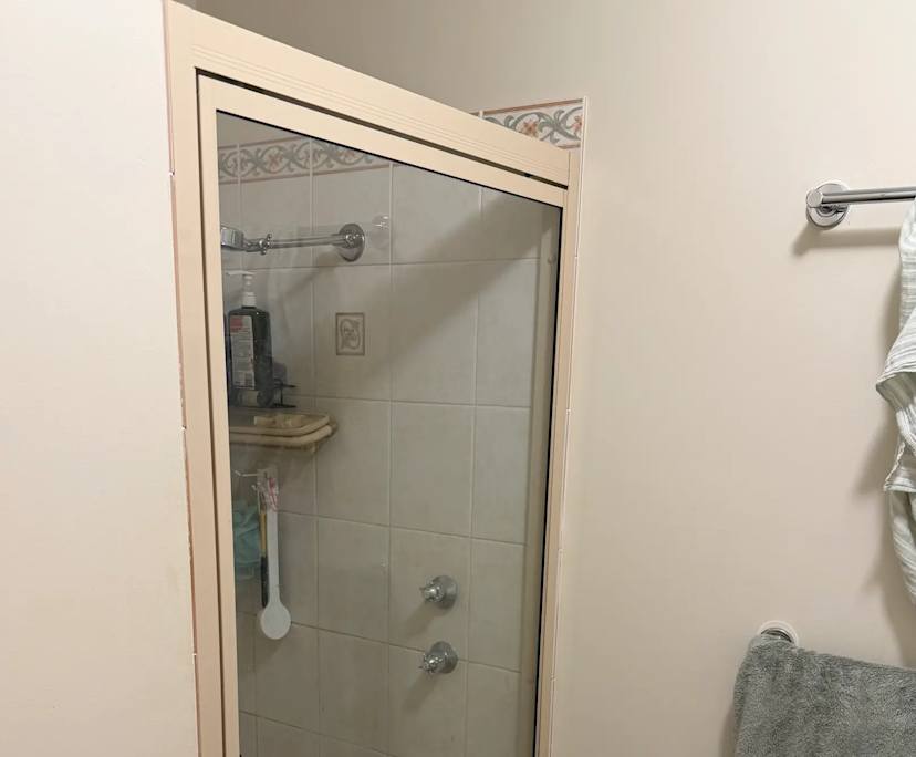 Robert (54), $220, Non-smoker, Have children, and No pets