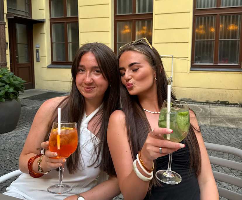 Carla Strathdee (22) and Natasja Davies (22), $400, 