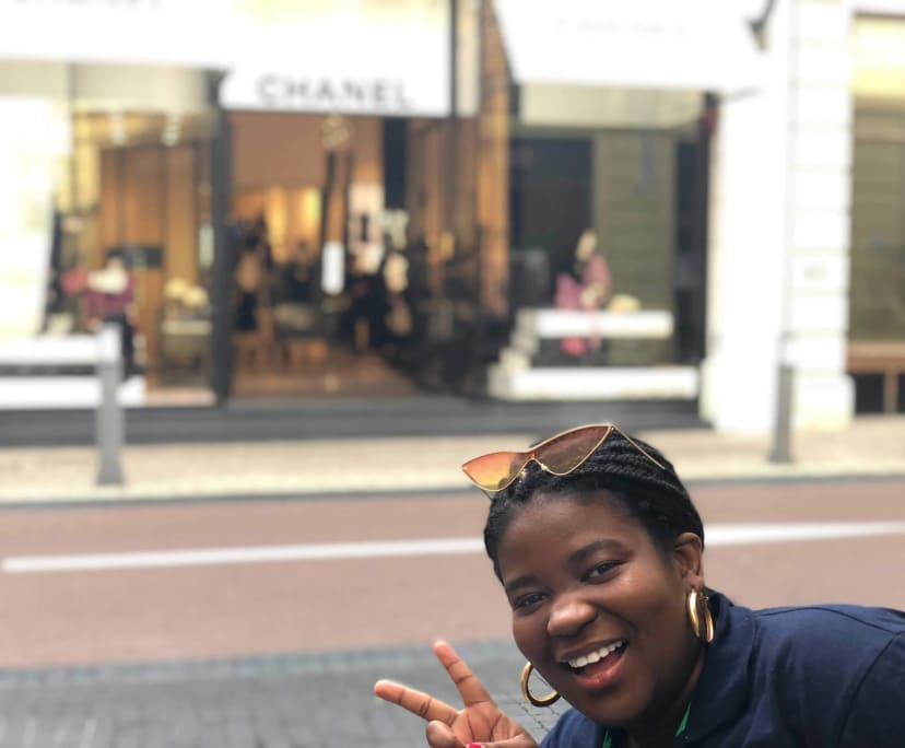 Sharmayn (27), $400, Non-smoker, No pets, and No children