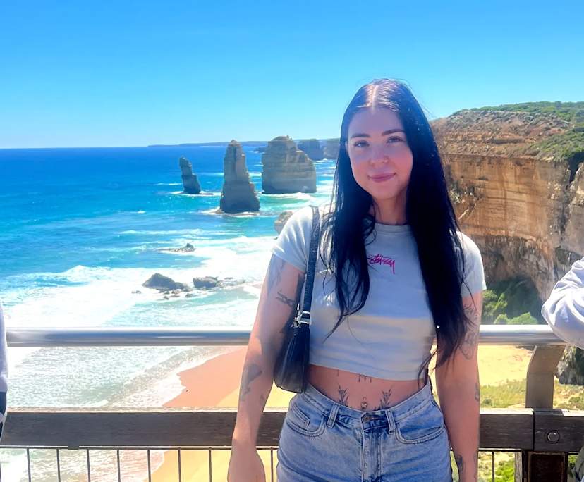 Simone (26), $300, Non-smoker, Have pets, No children, and LGBTQIA+