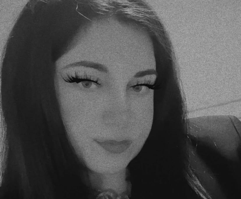 Lyndell (29), $300, Non-smoker, Have pets, and No children