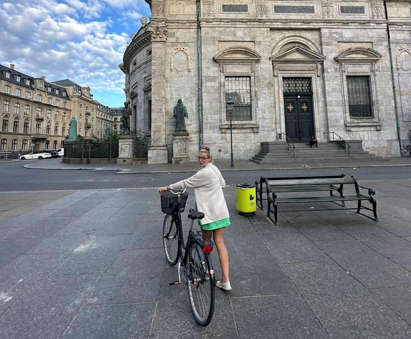 Victoria (35), $450, 