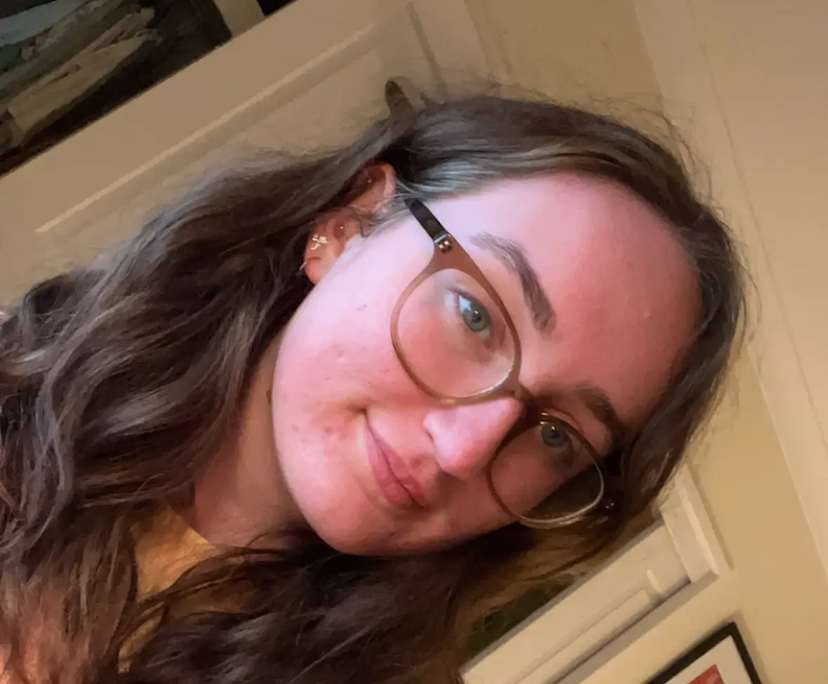 Kat (23), $280, Non-smoker, No pets, No children, and LGBTQIA+