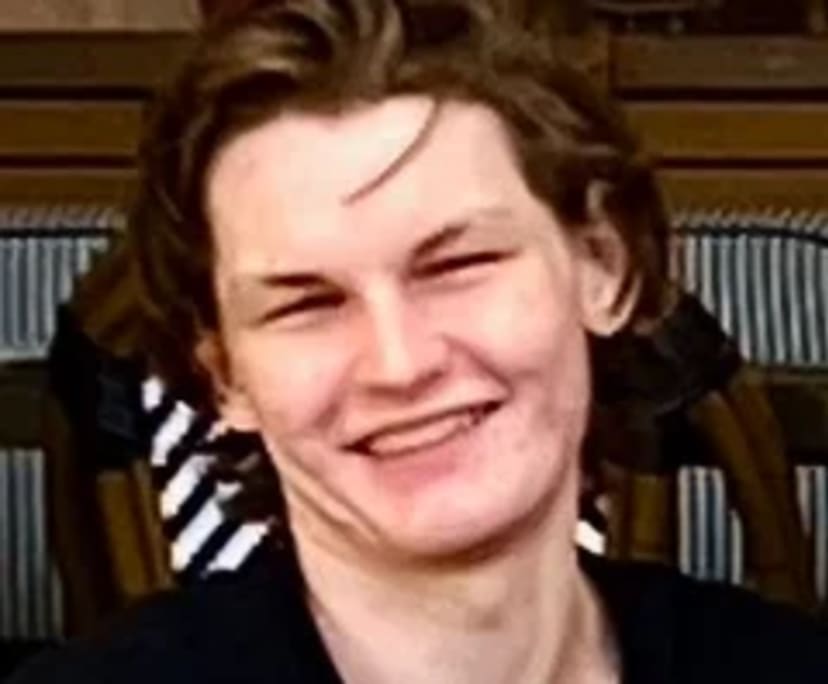 Oisin (19), $325, Non-smoker, No pets, and No children