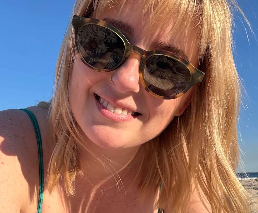 Sarah (30), $500, Non-smoker, Have pets, and No children