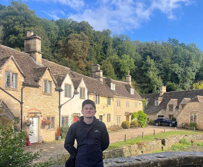 Declan (22), $550, LGBTQIA+, Non-smoker, No pets, and No children