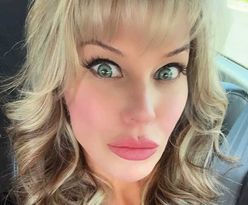 Suzie (40), $500, Non-smoker, Have pets, and No children