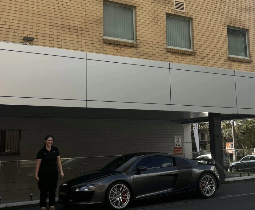 Amy (24), $300, Non-smoker, Have pets, and No children