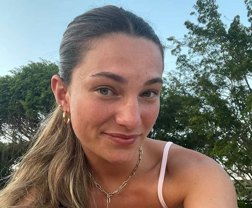 Nia (21), $600, Non-smoker, No pets, and No children