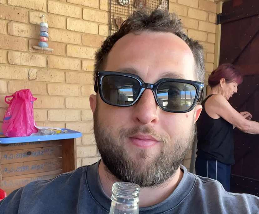 Theo (33), $300, Smoker, No pets, and No children