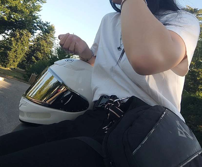 Sophie (27), $300, LGBTQIA+, Non-smoker, No pets, and No children