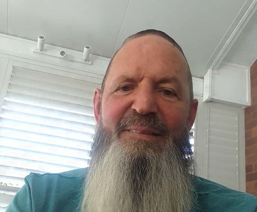 Steven Weldon (68), $300, Have pets, Smoker, and No children