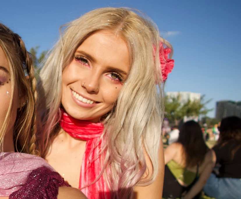 Brianna (21), $250, Non-smoker, Have pets, and No children